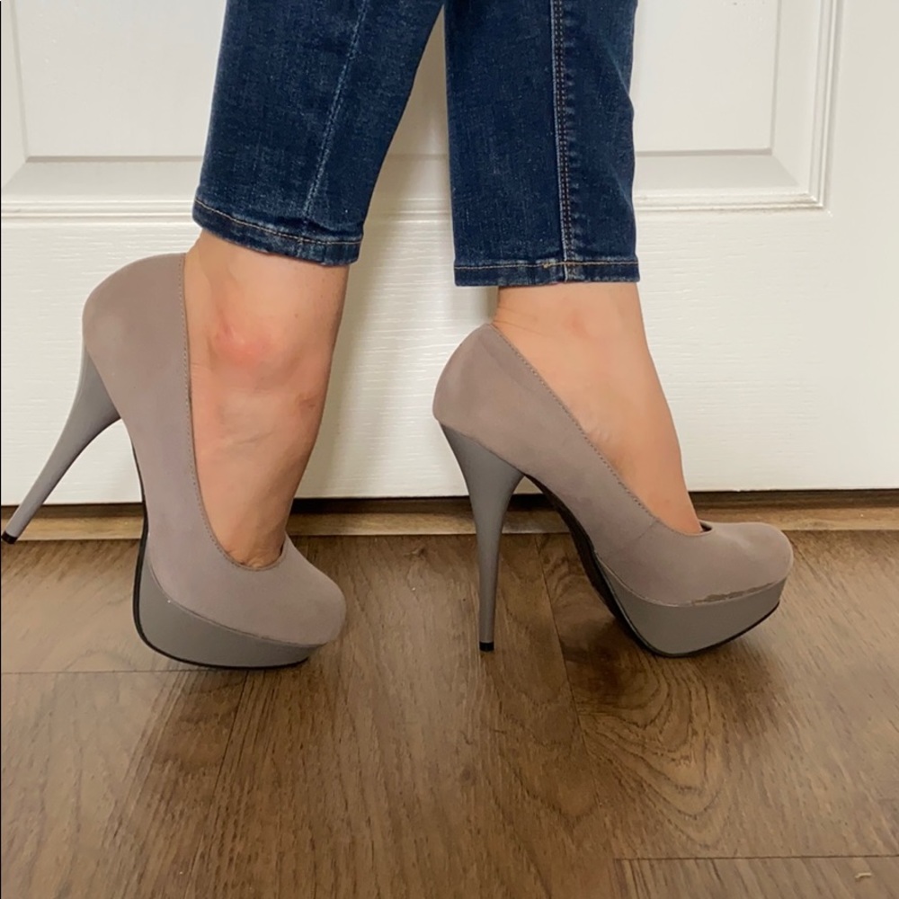 Velvet Gray High Heeled Pumps